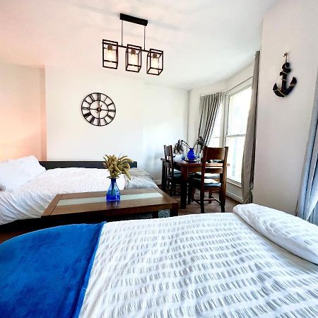 Blue Lighthouse Apartment สการ์โบโรห์ ภายนอก รูปภาพ