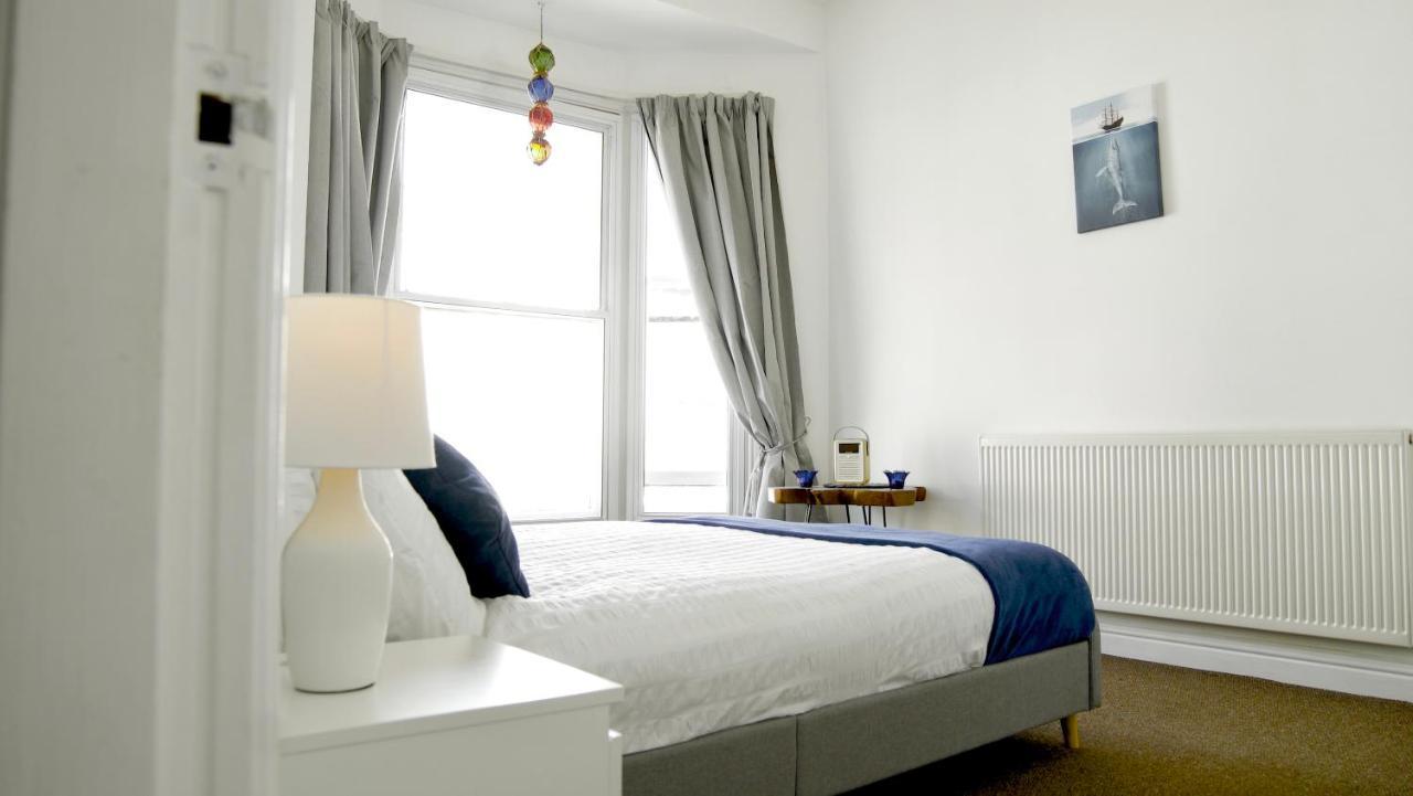 Blue Lighthouse Apartment สการ์โบโรห์ ภายนอก รูปภาพ